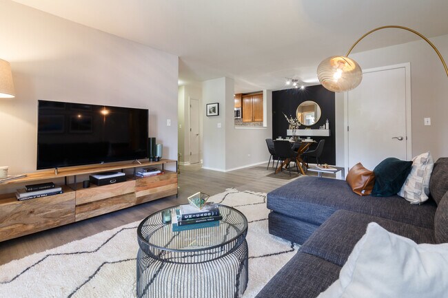 Building Photo - 1600 Buttonwood Cir