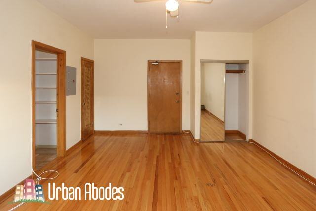 Building Photo - 634 W Barry Ave