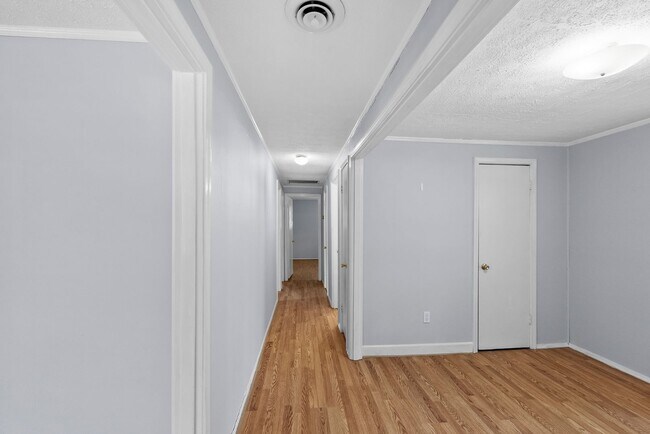 Building Photo - Updated 3-Bedroom Home on Quiet Street in Charlotte Court House!