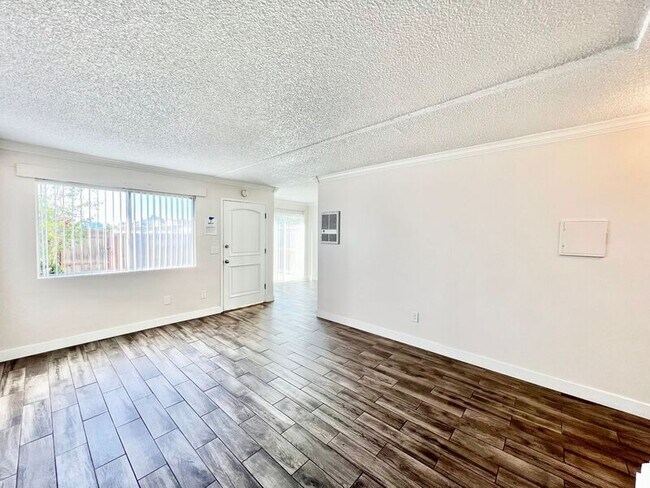 Building Photo - 4455 Vision Dr