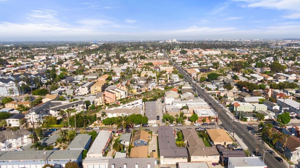 Building Photo - 1024 Loma Ave