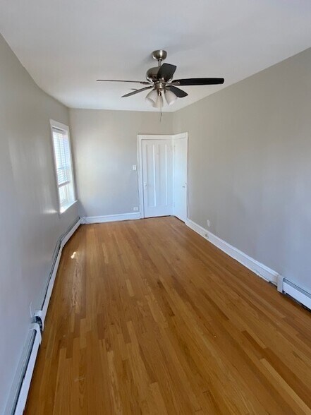 Building Photo - 1406 W Warner Ave