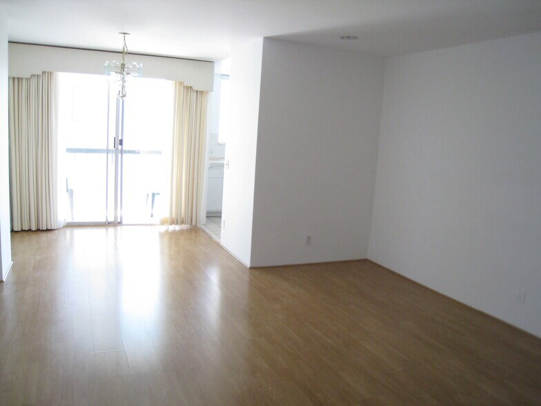 living room - 10747 Wilshire Blvd