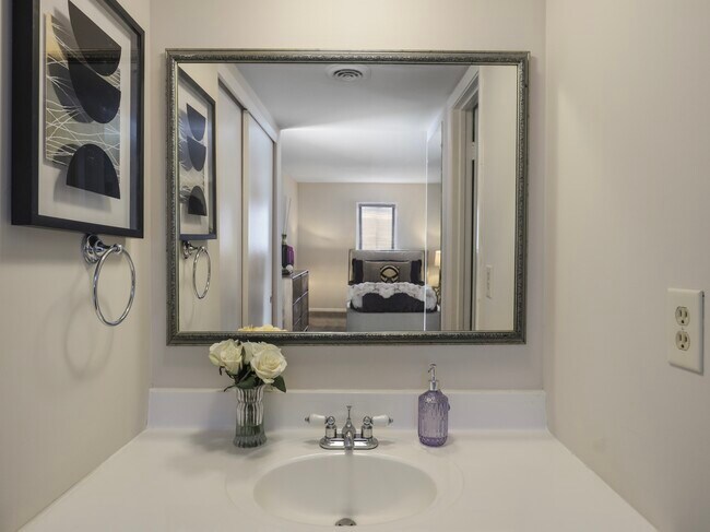 Building Photo - 6586 Poplar Woods Cir S