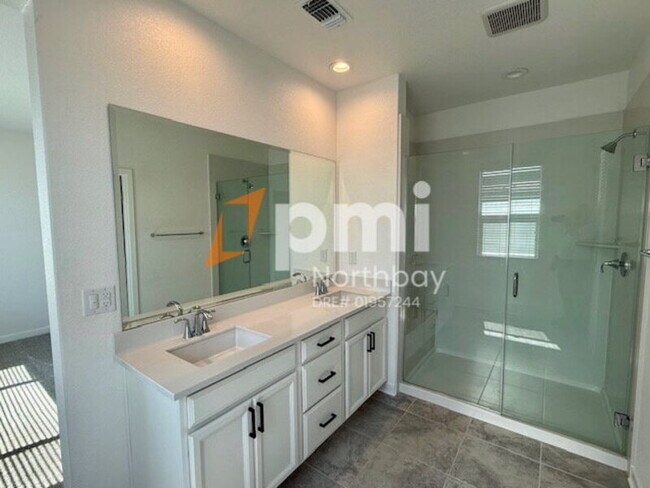 Building Photo - 707 Carnation Dr