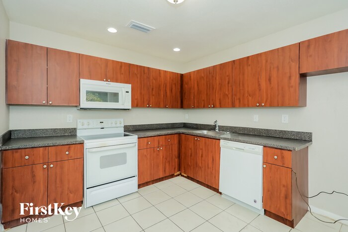 Building Photo - 2904 NW 67th Ct