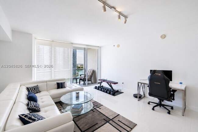 Building Photo - 475 Brickell Ave