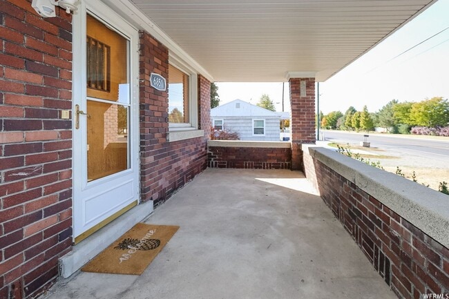 Building Photo - Charming 3 Bedroom Bungalow in West Valley