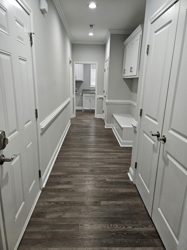 Building Photo - 104 Pioneer Trails Dr