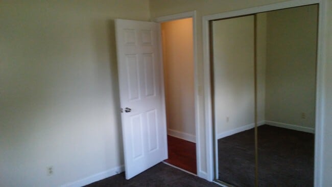 Building Photo - MASON,OHIO - 3 BED, 1  BATH, FAMILY ROOM  $1600  1st month rent free