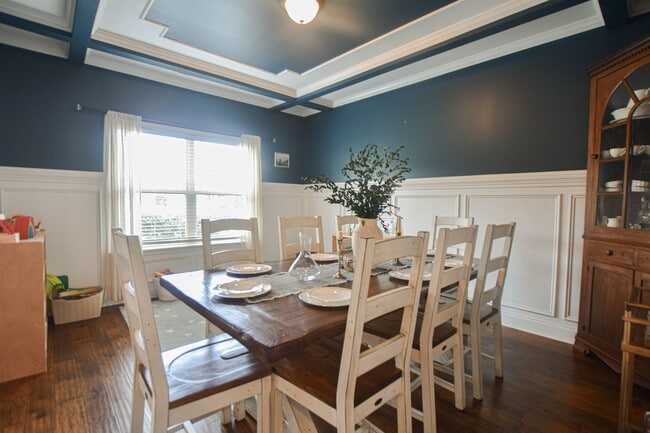 Building Photo - Pet Friendly Four Bedroom!