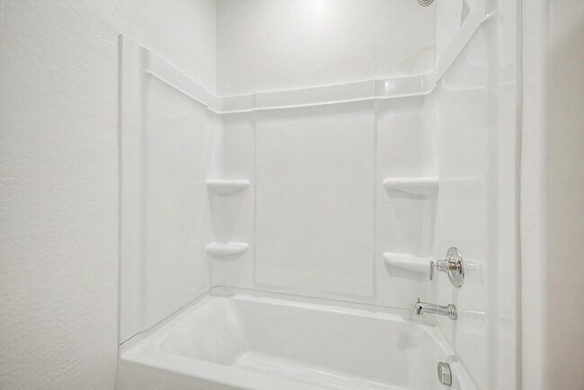 Building Photo - 1566 E Fletcher Dr
