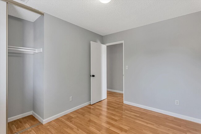 Building Photo - 3145 Shofner Pl