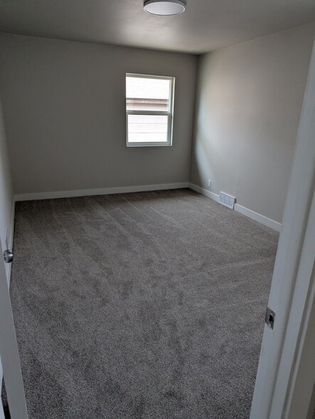 Building Photo - 1823 Alderson Ave