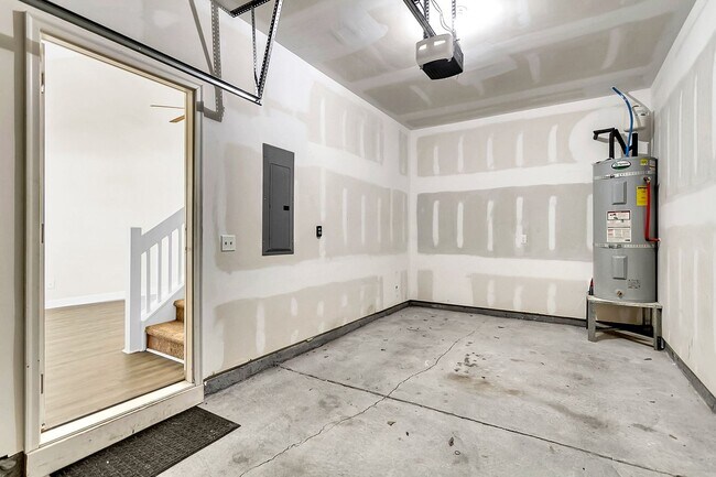 Building Photo - Beautiful FOUR bedroom townhome in Goose Creek!