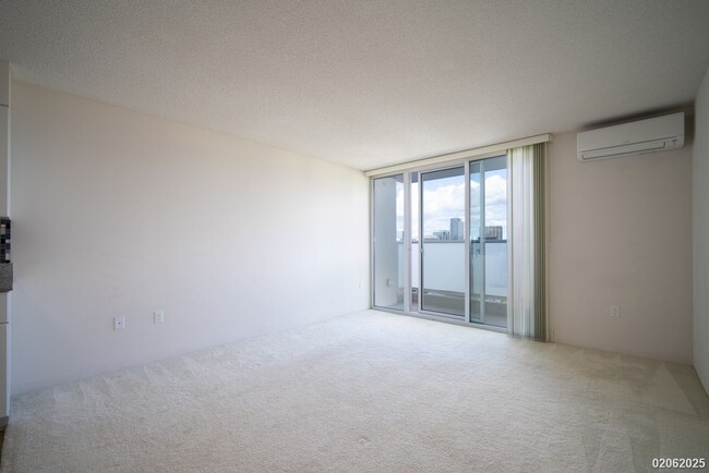 Building Photo - 1 BD/1 BA Condo in Kakaako with 1 Parking ...