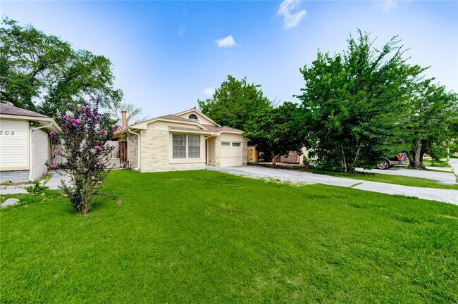 Building Photo - 5207 Beaverhill Dr