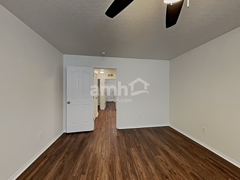 Building Photo - 40 N Amanda Dr