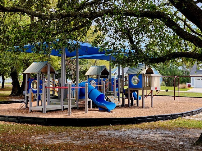 Building Photo - Home Available in Summerhouse on Everett Bay! Showings Coming Soon.