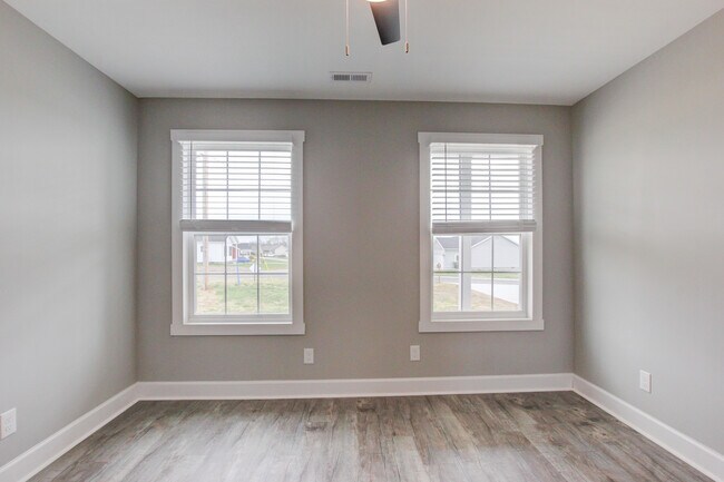 Building Photo - 127 Riverbend Dr