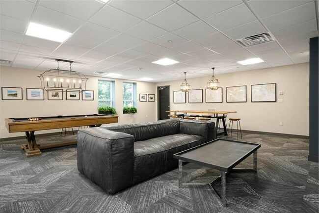 Building Photo - 999 Hancock St