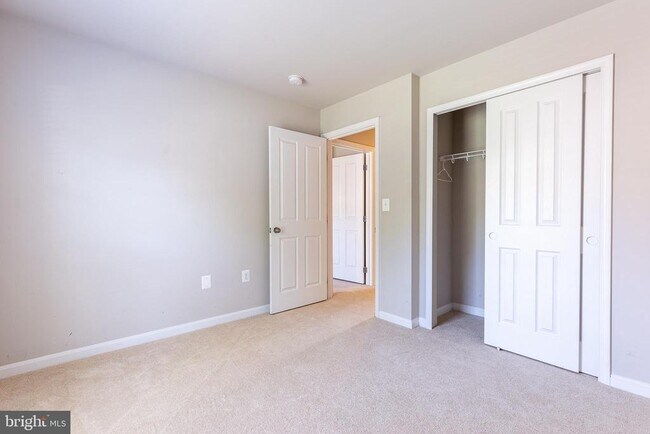 Building Photo - 427 Woodcrest Dr SE