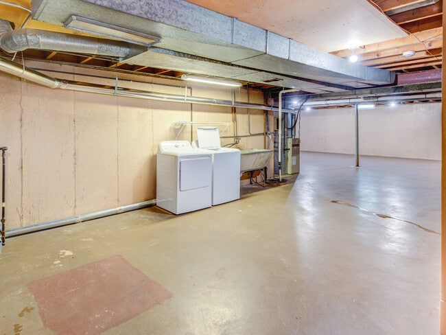 Building Photo - 3316 Brookmeade Dr