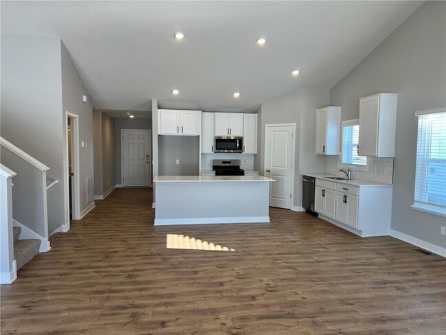 Building Photo - 17373 Dulles Ln