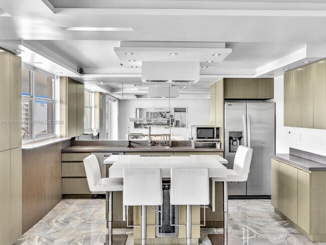 Building Photo - 401 Ocean Dr