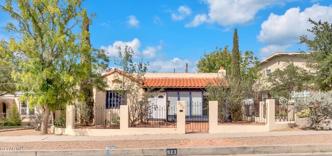 Building Photo - 923 McKelligon Dr