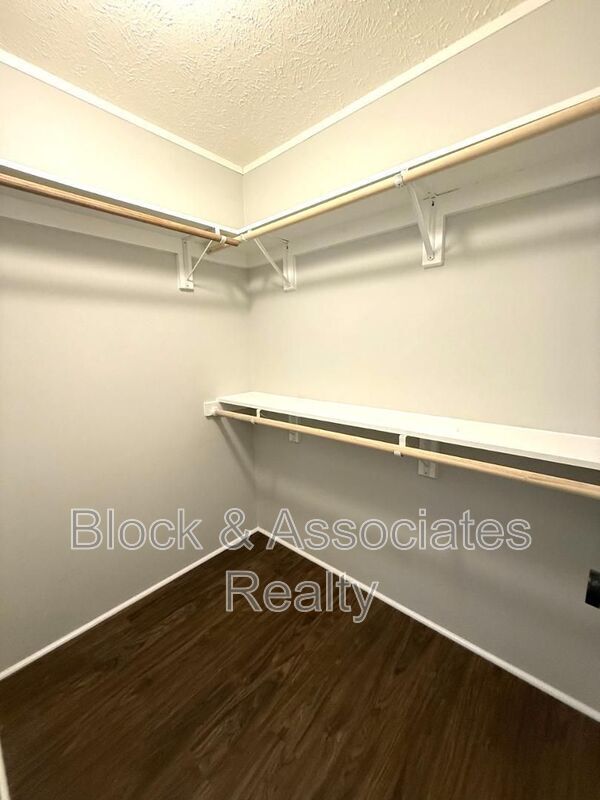 Building Photo - 285 Lennie Smith Rd