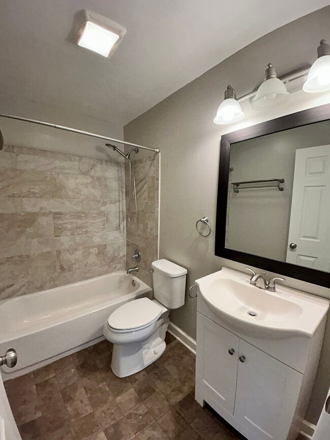 Building Photo - Charming & Spacious 3 Bed | 2 Bath Home | Updated w Large Yard!