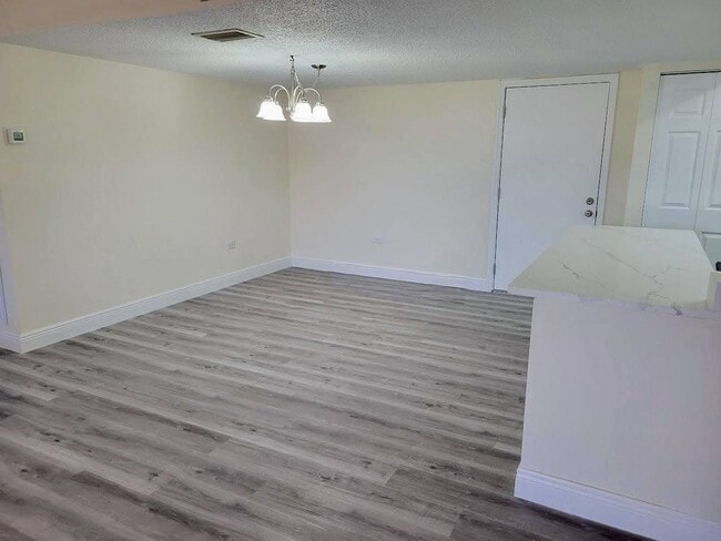 Building Photo - 500 Treasure Island Causeway