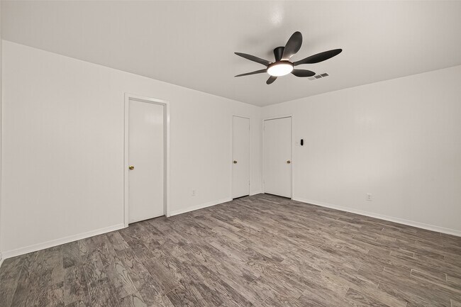 Building Photo - 5615 Beechnut St