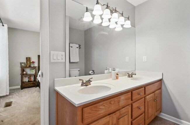 Building Photo - 125 Foxrun