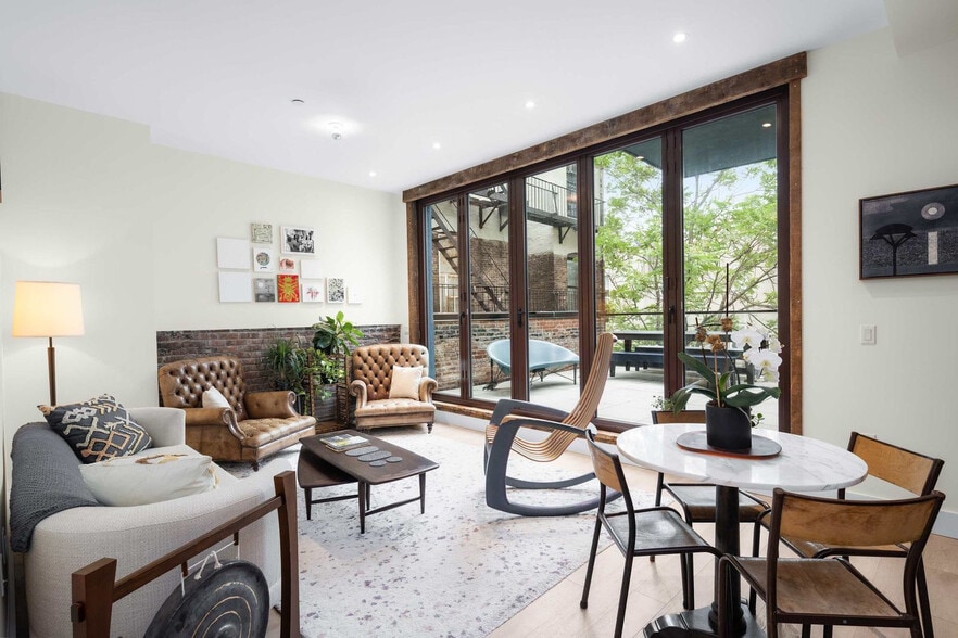 Building Photo - 61 Rivington St