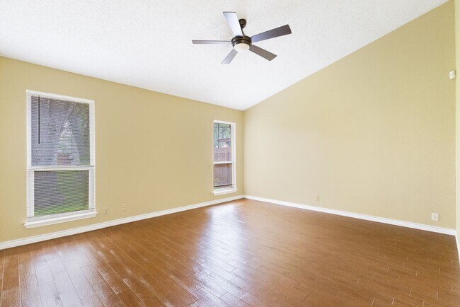 Building Photo - Charming Home Awaits: Spacious & Modern Living in a Prime Location