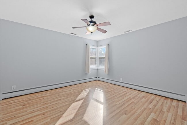 Building Photo - 3 Bed 1 Bath Home for Rent in Norfolk