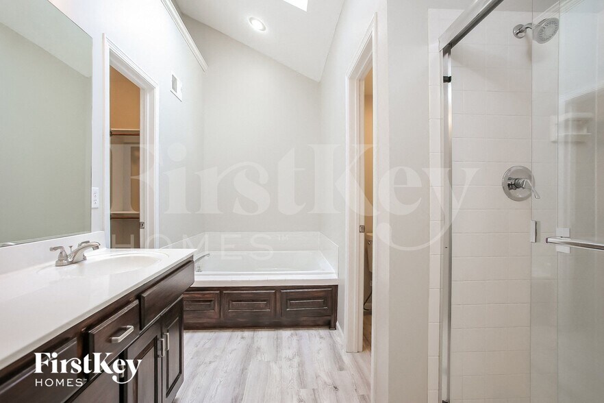 Building Photo - 5001 NW 90th St