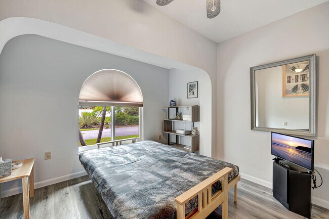 Building Photo - 9980 SW 83rd Ave