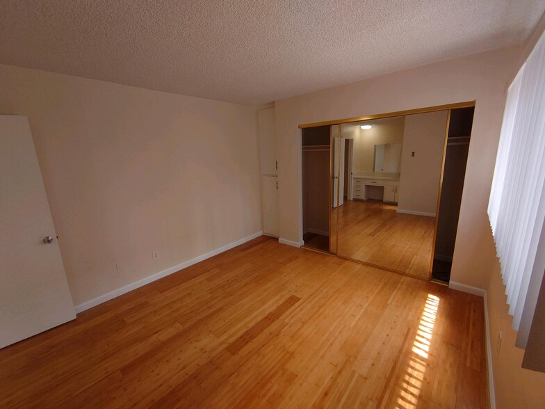 Building Photo - 2635 5th St