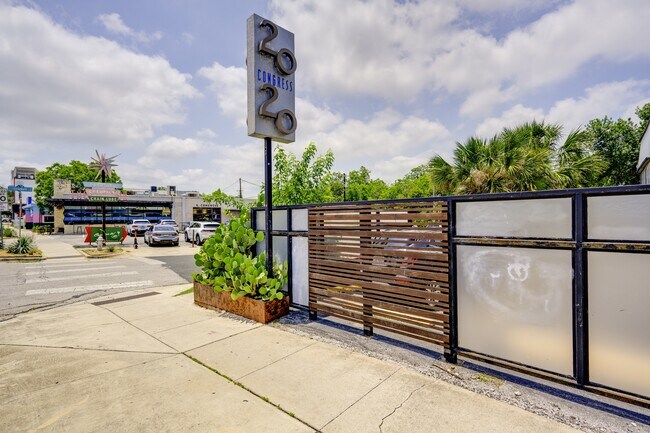 Building Photo - 2020 S Congress Ave