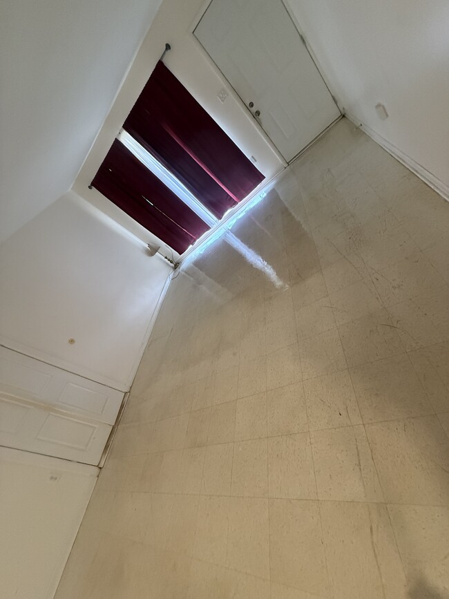 Building Photo - Esposito St