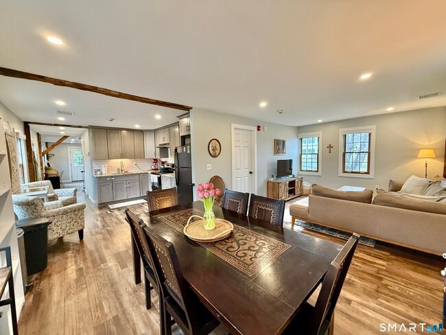 Building Photo - 4 Main St S