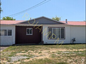 Building Photo - Spacious 4 Bed 2 Bath Home Near CSI – RV H...