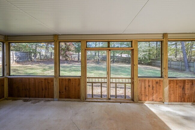 Building Photo - 1648 Deer Creek Ln