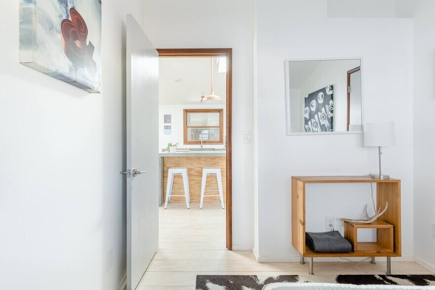 Building Photo - 4633 N Gantenbein Ave