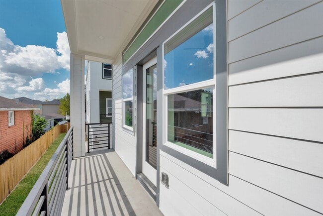 Building Photo - 1805 Emir St