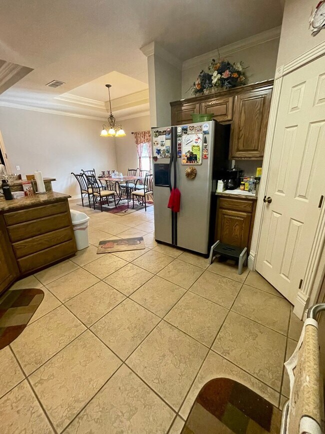 Building Photo - 7009 Stonegate Dr