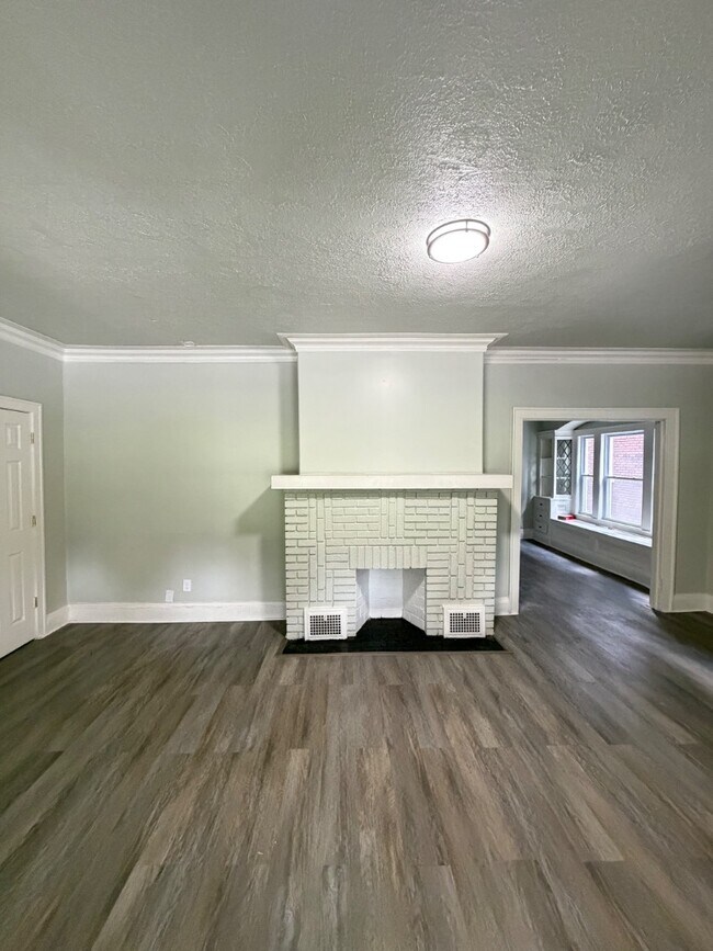 Building Photo - 929 Thornhill Dr